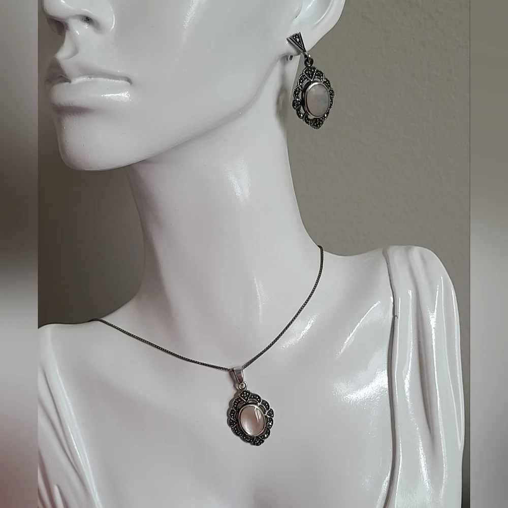 Vintage Grey Marcasite Crystal Shell Pearl Centre Pendant Necklace - Picture 5 of 12